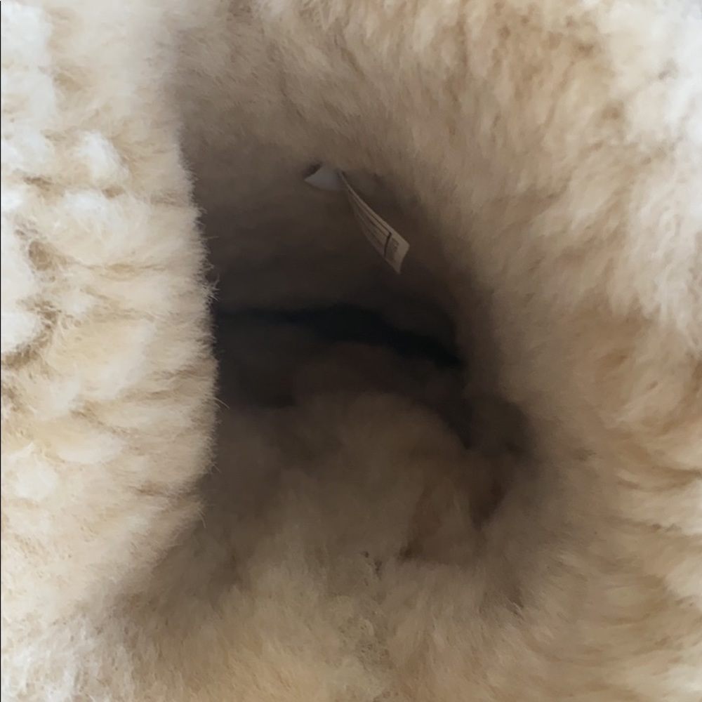 Ugg Bailey 3 Button Chestnut - image 5